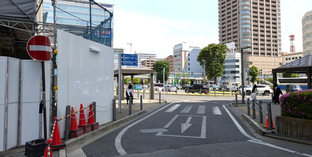 高崎駅東口ロータリーからタイムズ高崎駅東口自動車駐車整理場への進入路は一方通行