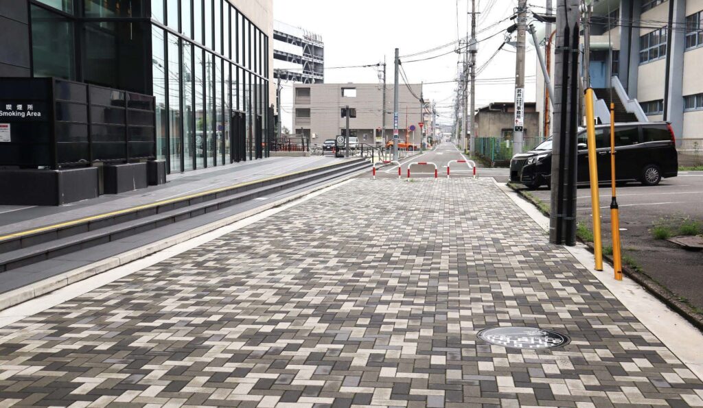 高崎芸術劇場×布袋寅泰 ギタリズム柄マンホール
