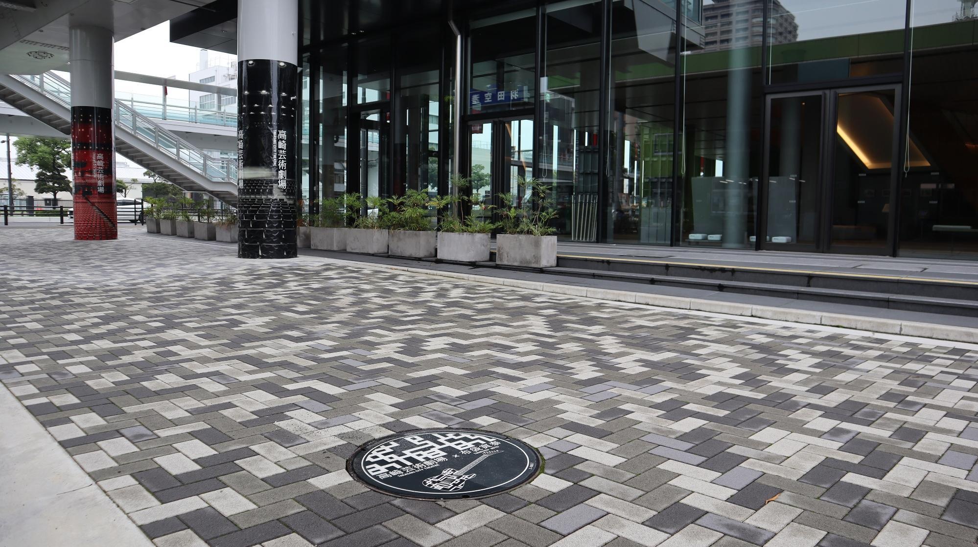 高崎芸術劇場×布袋寅泰 ギタリズム柄マンホール